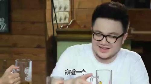 到处吃瓜的路人,揭秘路人的好奇心与社交现象