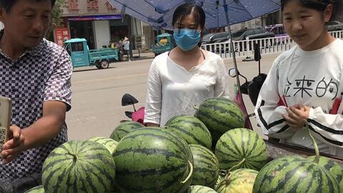 大妈专业吃瓜,揭秘娱乐圈幕后真相